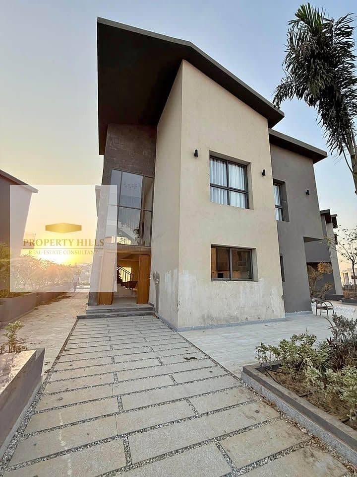 A villa ready for immediate delivery in Al Tagamoa Al Khames in front of Rehab Gate with the lowest installment over 10 years.