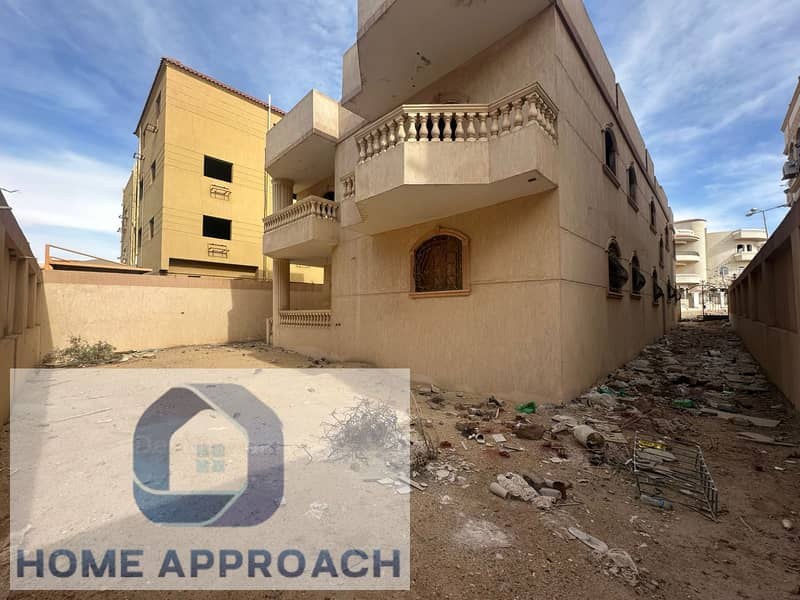 Residential villa for sale in El Shorouk City, Second District East, area of 800 meters on a 648-meter plot overlooking a garden. Prime location,