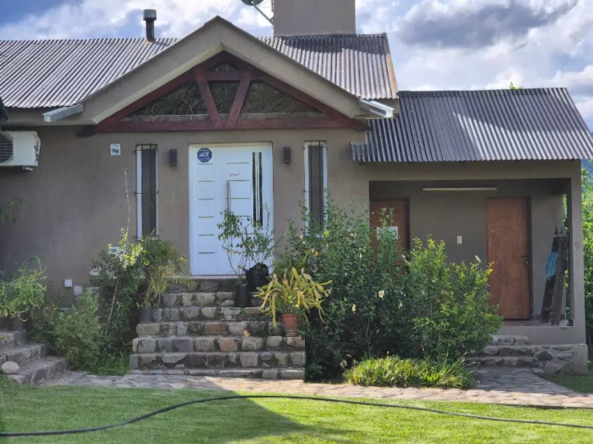 Casa en Venta en Salta - Dueño directo - Pasaje El Astillero 10 - 3 dorm - 5 amb - 214 m2 - 4.300 m2 tot.