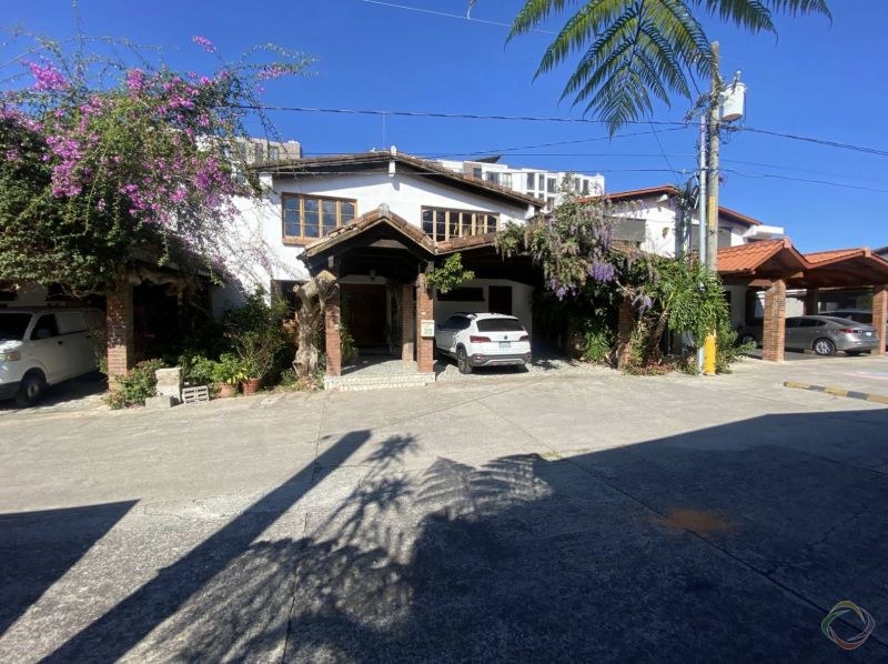 Casa en condominio zona 14