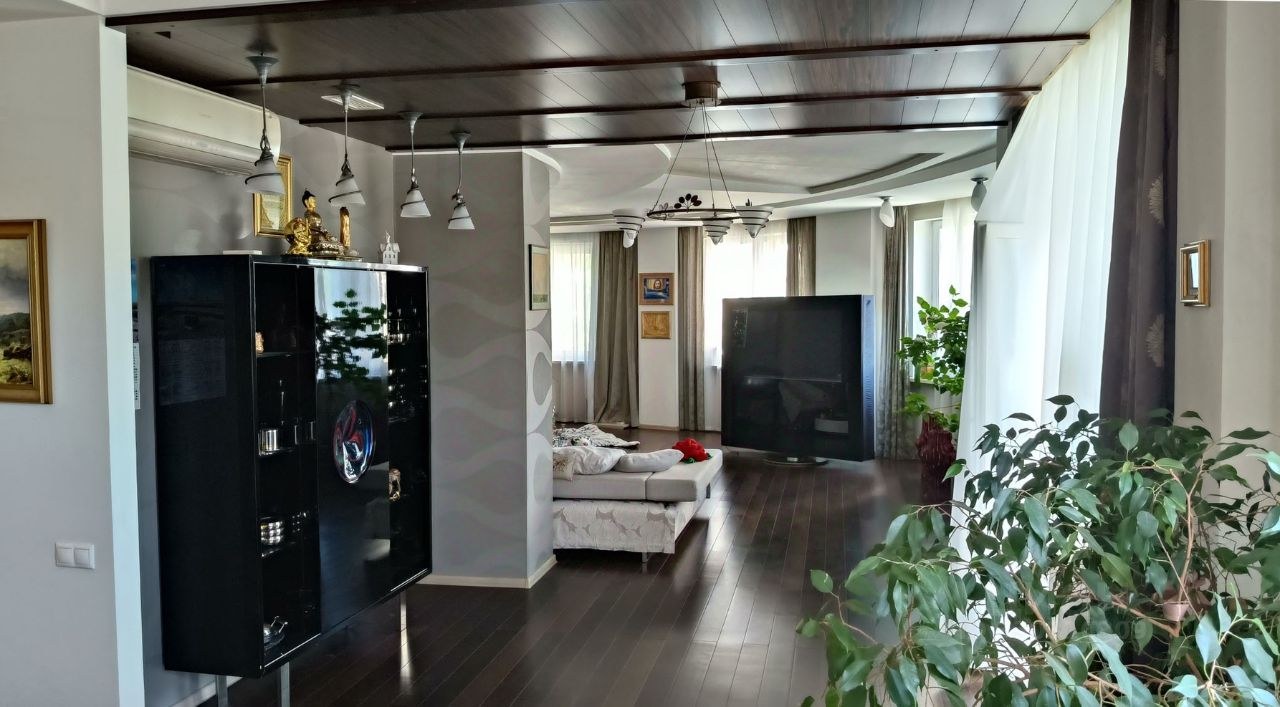 4-комн.кв. · 184,6 м² · 2/6 этаж