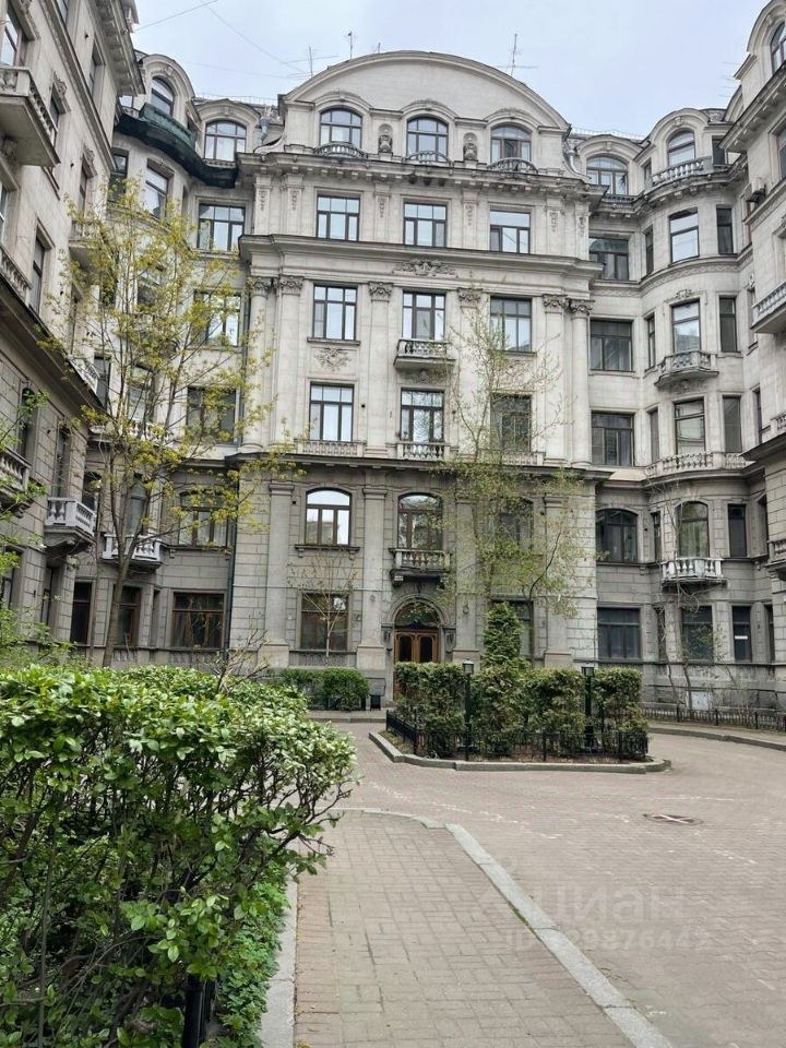 5-комн.кв. · 200 м² · 6/6 этаж