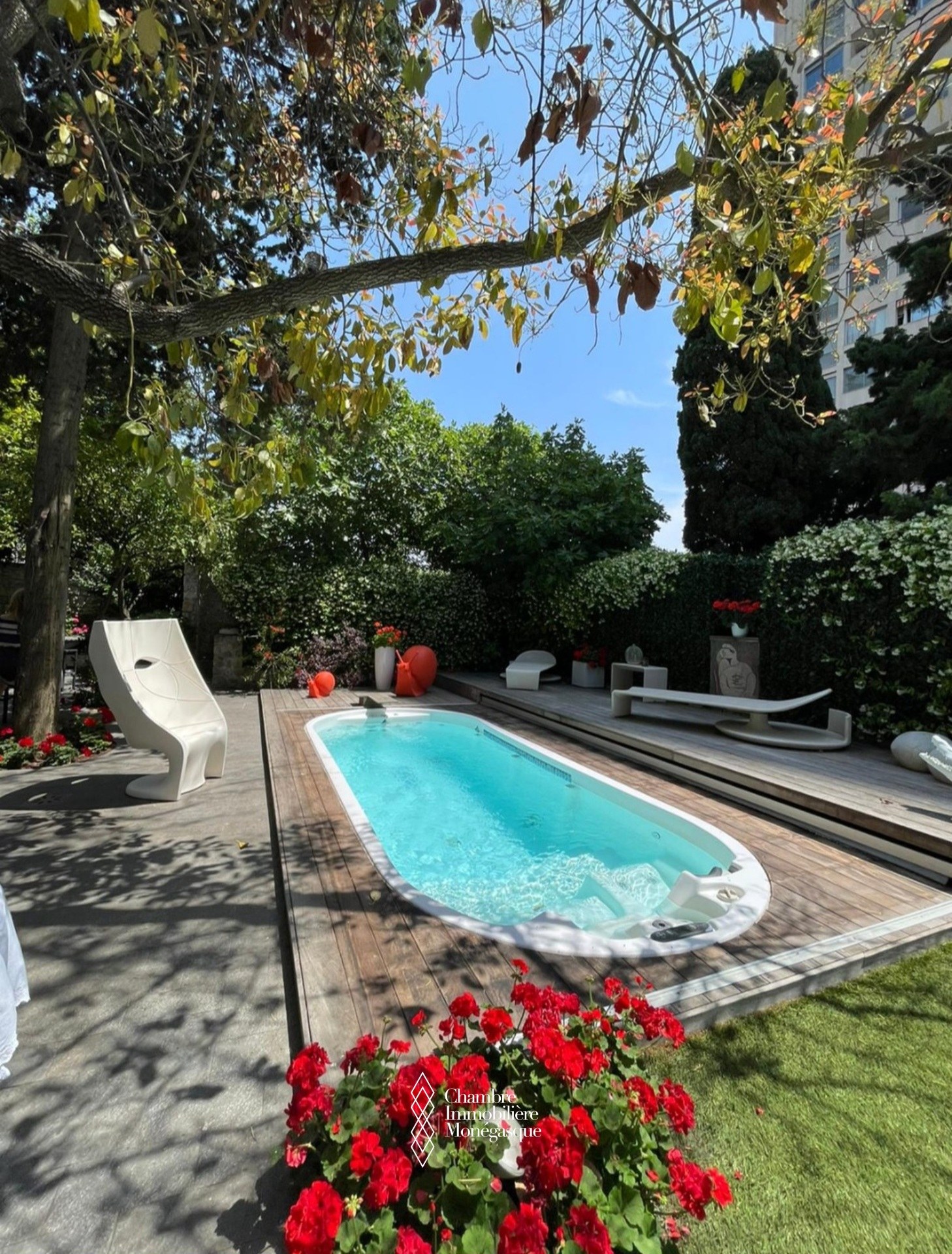 Prestigious address: unique villa with swimming pool and green spaces in Monaco