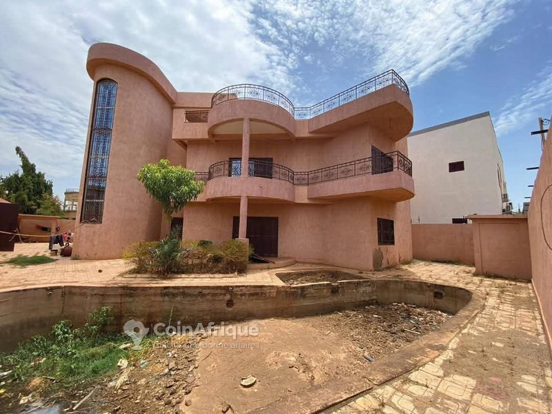Vente villa triplex 8 pièces - Ouaga 2000