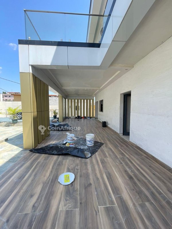 Vente villa triplex 8 pièces - Angré 8è tranche