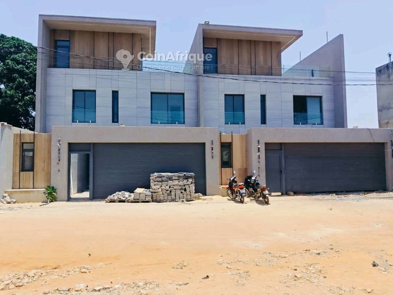 Vente villa duplex 7 pièces - Tokoin novissi