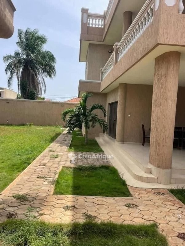 Vente villa duplex 10 pièces -Lomé