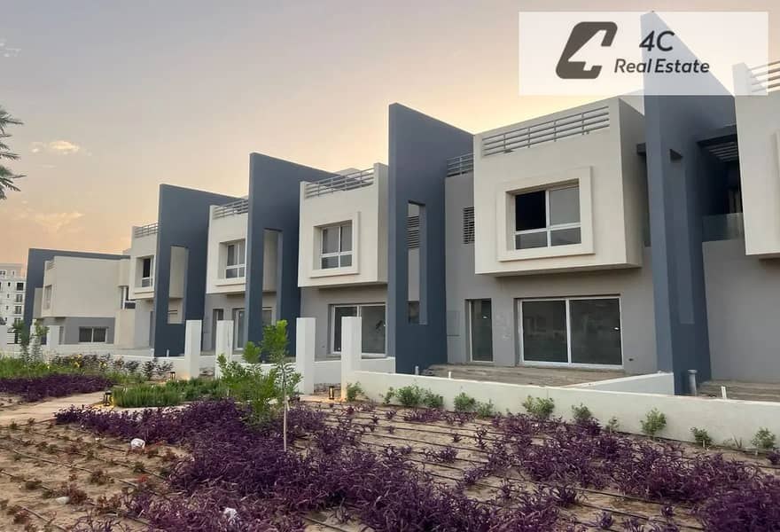 townhouse villa Lowest price ready to move  208 sq m in Hyde Park Compound New Cairo Fifth Settlement Ready for viewing 3 bedrooms