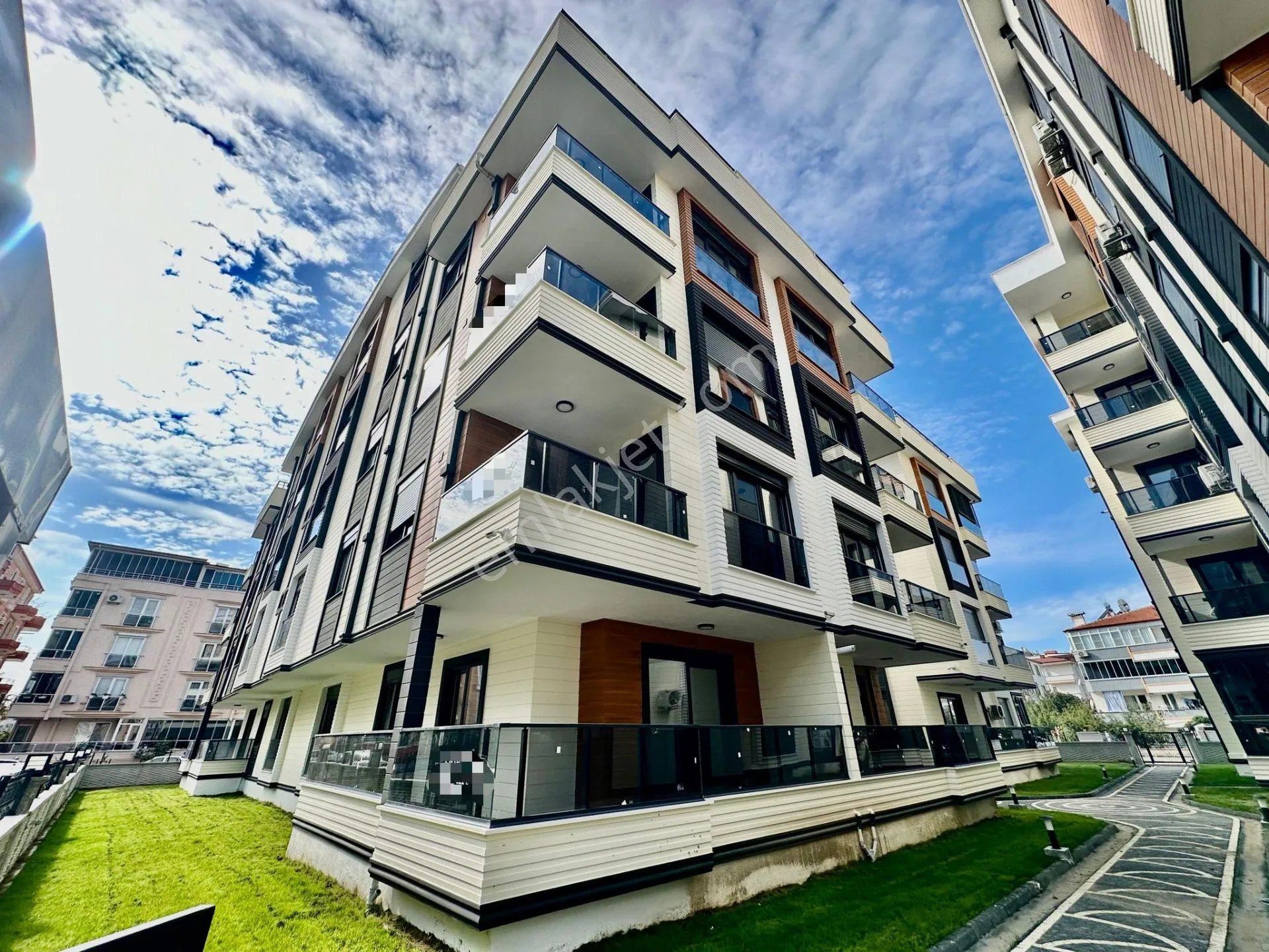 Akçay'da Denize Sadece 600 Mt Ebeveyn Banyolu Satılık 3+1 Ultra Lüks Dublex Daire