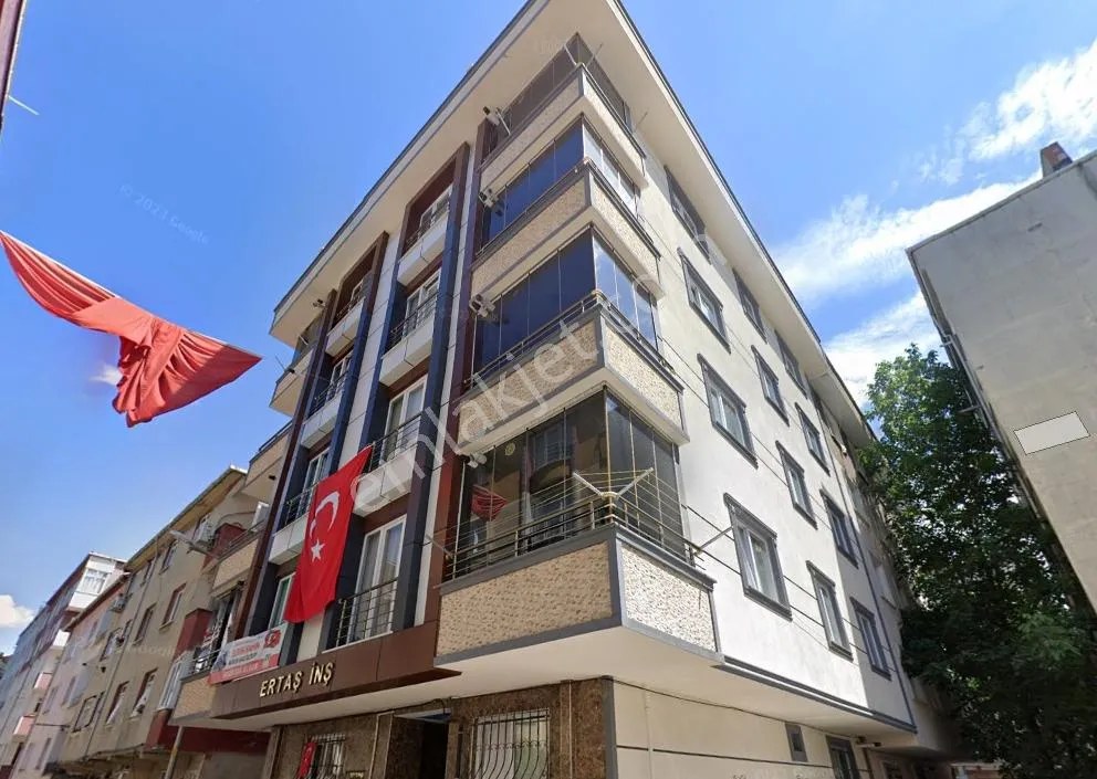Zafer Mahallesi Kaptan Sokakta 7 Yıllık Binada 2+1 Satılık Daire
