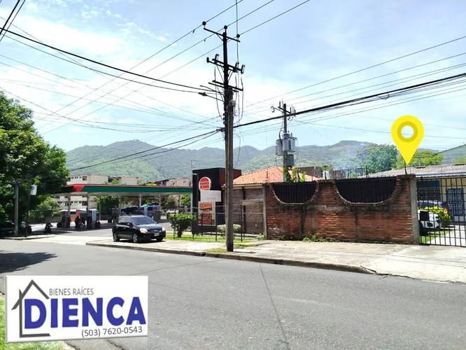INMUEBLE USO COMERCIAL OFICINAS CENTRO DE DISTRIBUCION A 1KM DEL CENTRO HISTORICO BLVD VENEZUELA