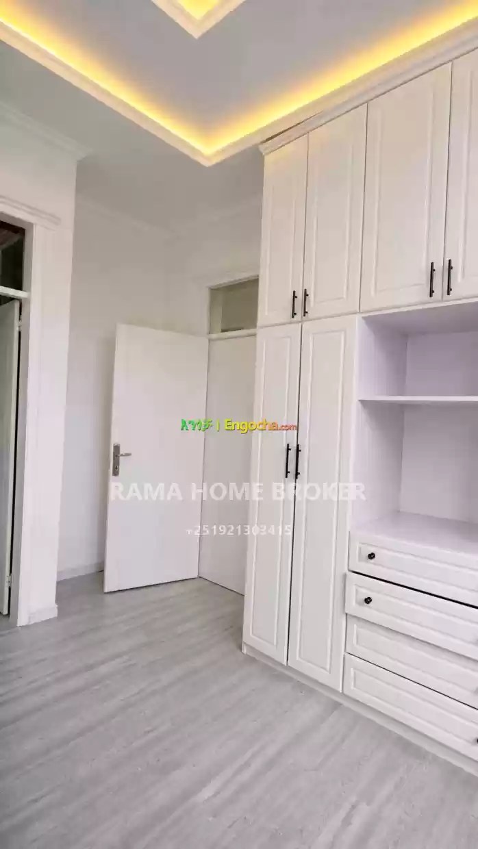 የሚሸጥ ዘመናዊ ቪላ / villa for sell (መሀል ሰሚት 150 ካሬ)