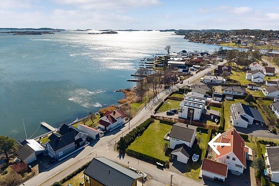 Bogen/Husvik - Eksklusiv familiebolig med attraktiv beliggenhet - Fantastiske uteområder - Herlig utsikt mot vannet