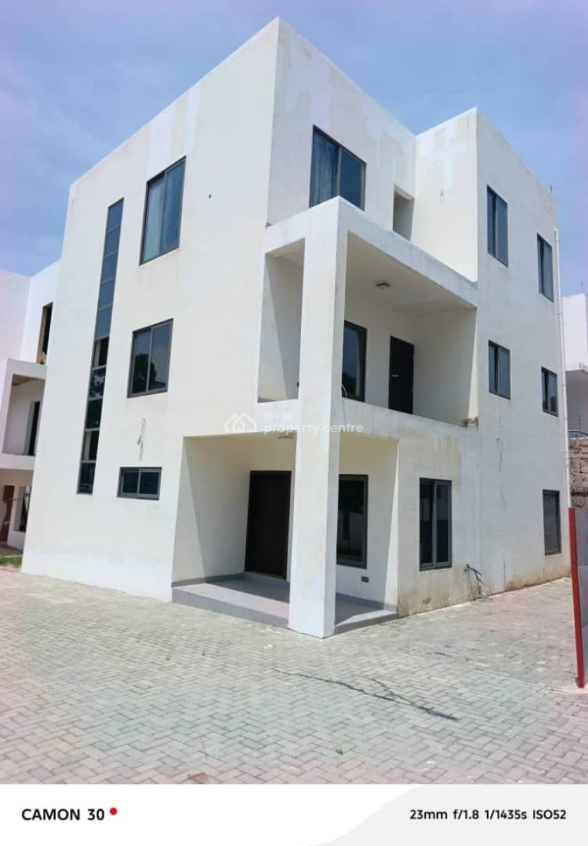 4-bedroom Luxury Townhous