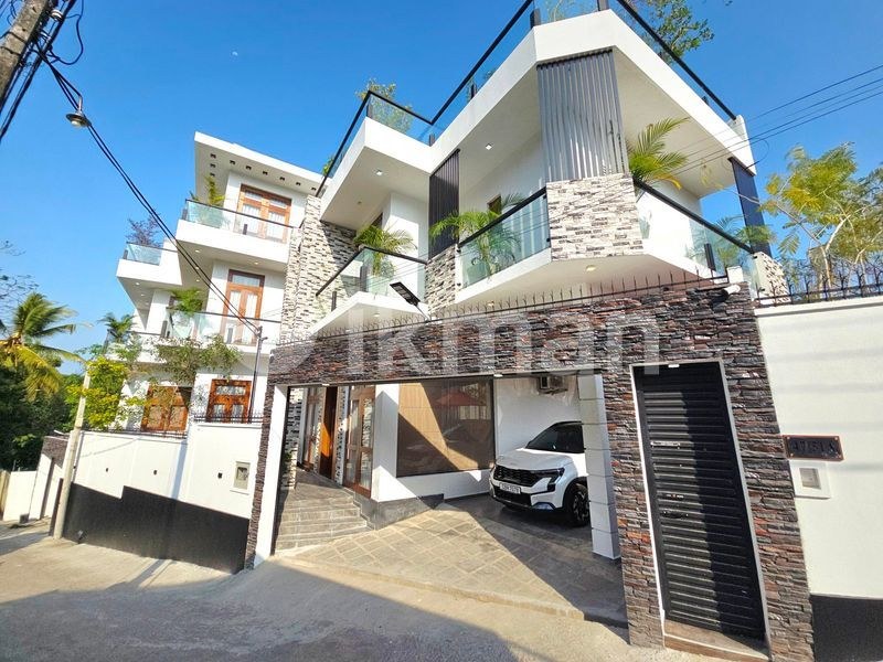 Fully Furnished Luxury 3 Storey House for Sale in Pelawatta