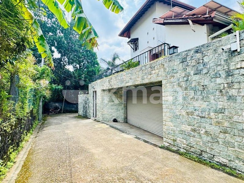 (PH726) Luxury Three Storey House for Sale in Thalapathpitiya