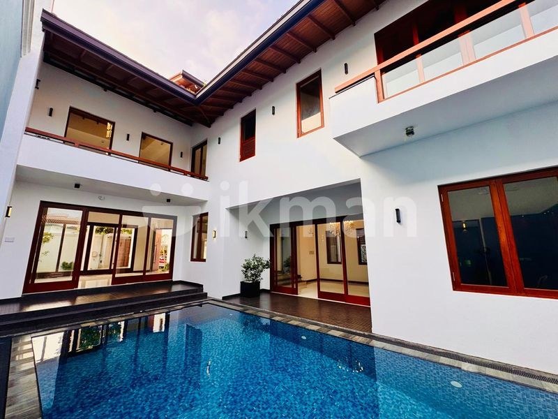 Modern Luxury House with Swimming Pool Rooftop Bar