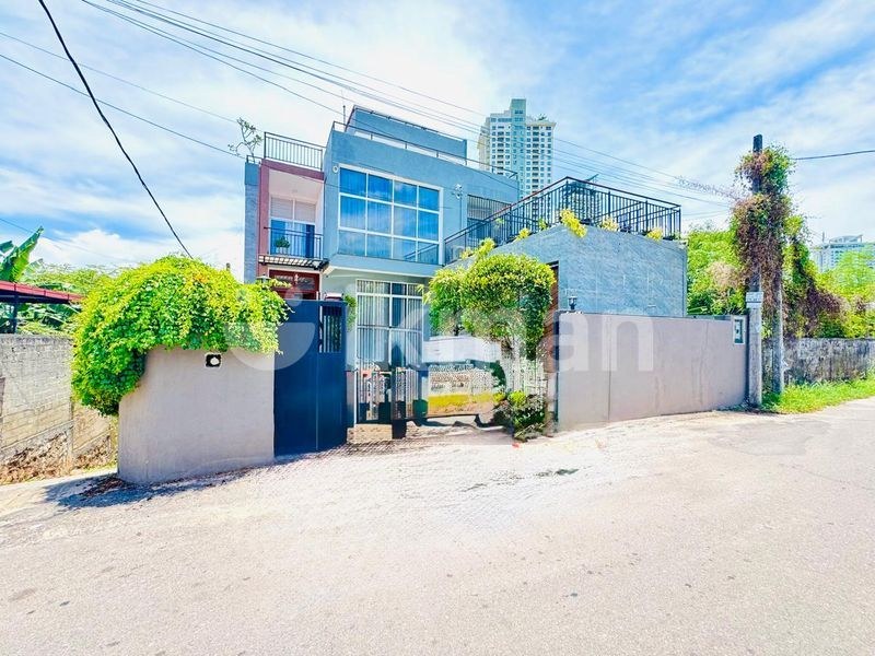 Solar-Powered 4-Storey House with Studio Apartment – Rajagiriya