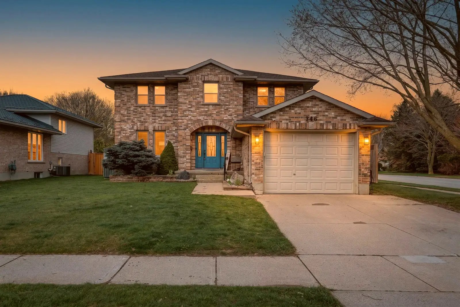 2 Storey Home in Strathroy 4bdr4bth New Kitchen!