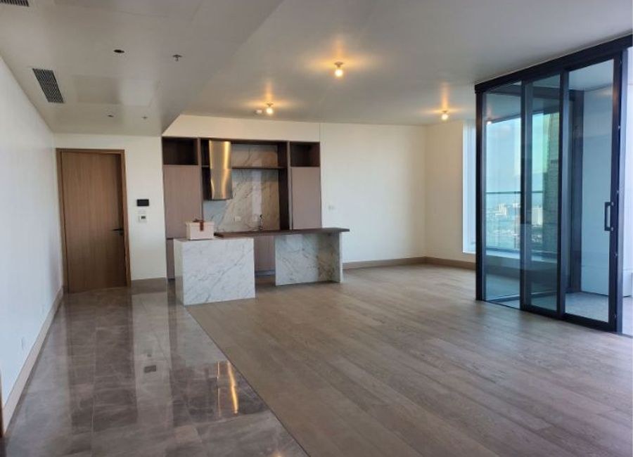 Condo For Sale in Fort Bonifacio