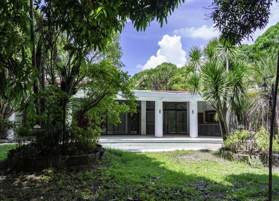 House For Sale in Forbes Park