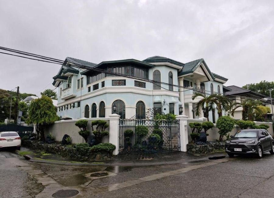 House For Sale in Ayala Alabang