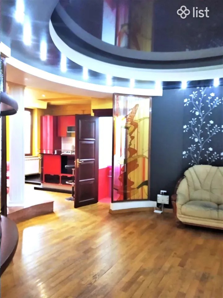 4 room apartment on Sayat-Nova Avenue in the center, 106 sq.m., 2 bathrooms, high ceilings