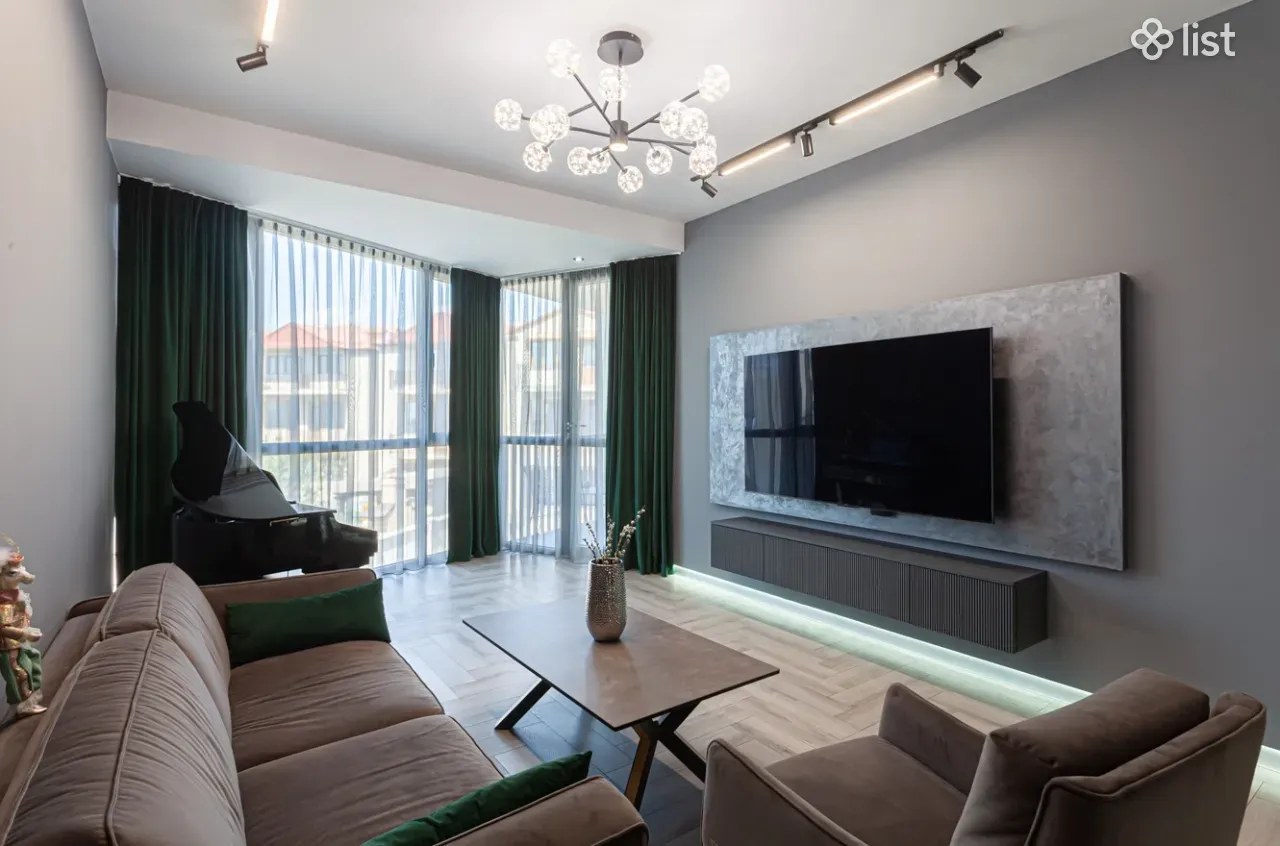 3 room apartment in a new building on Verin Antarayin Street in the center, 125 sq.m., 3/6 floor