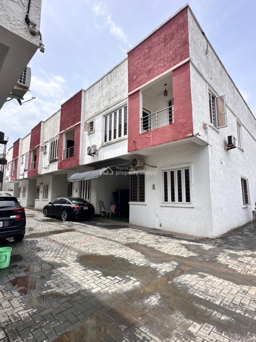 Well Maintained 4bedroom Duplex
