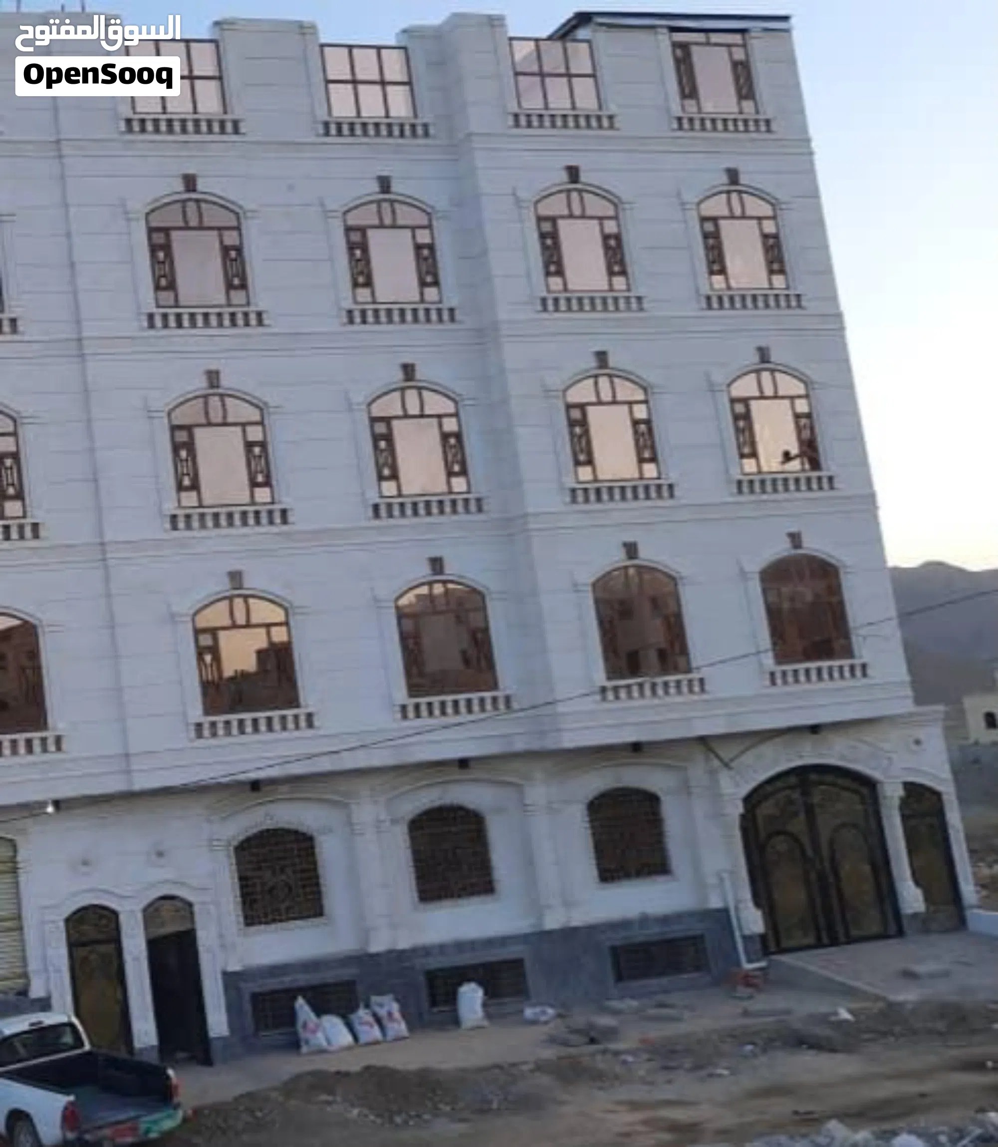 1000 m2 5 Bedrooms Villa for Sale in Sana'a Bayt Baws