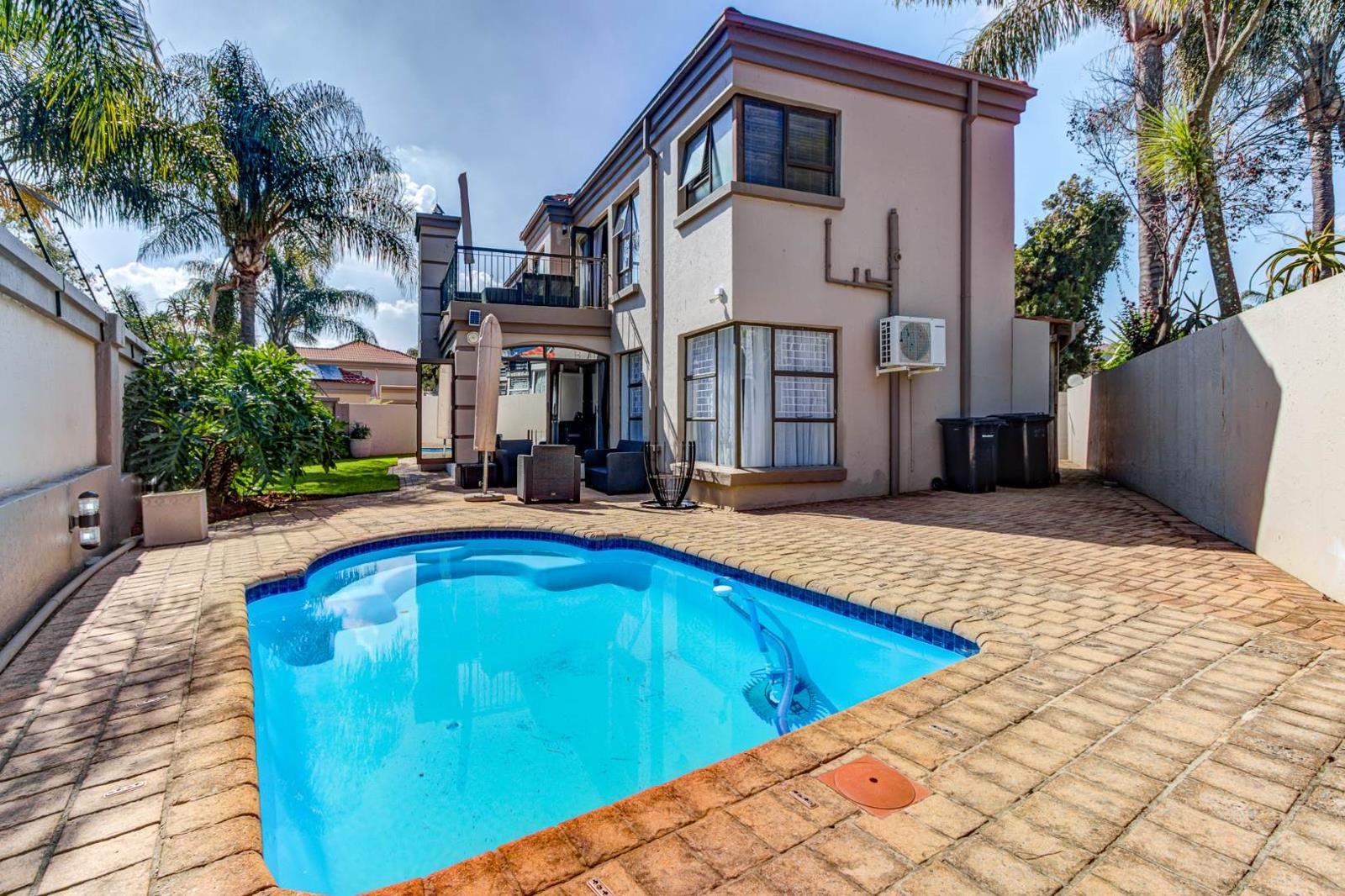 4 Bedroom House in Glen Marais