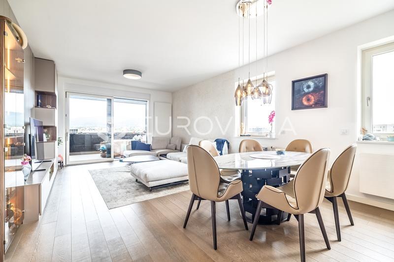 Zagreb, Heinzelova VMD, luksuzan peterosoban stan 144 m², dva garažna parkirna mjesta, spremište