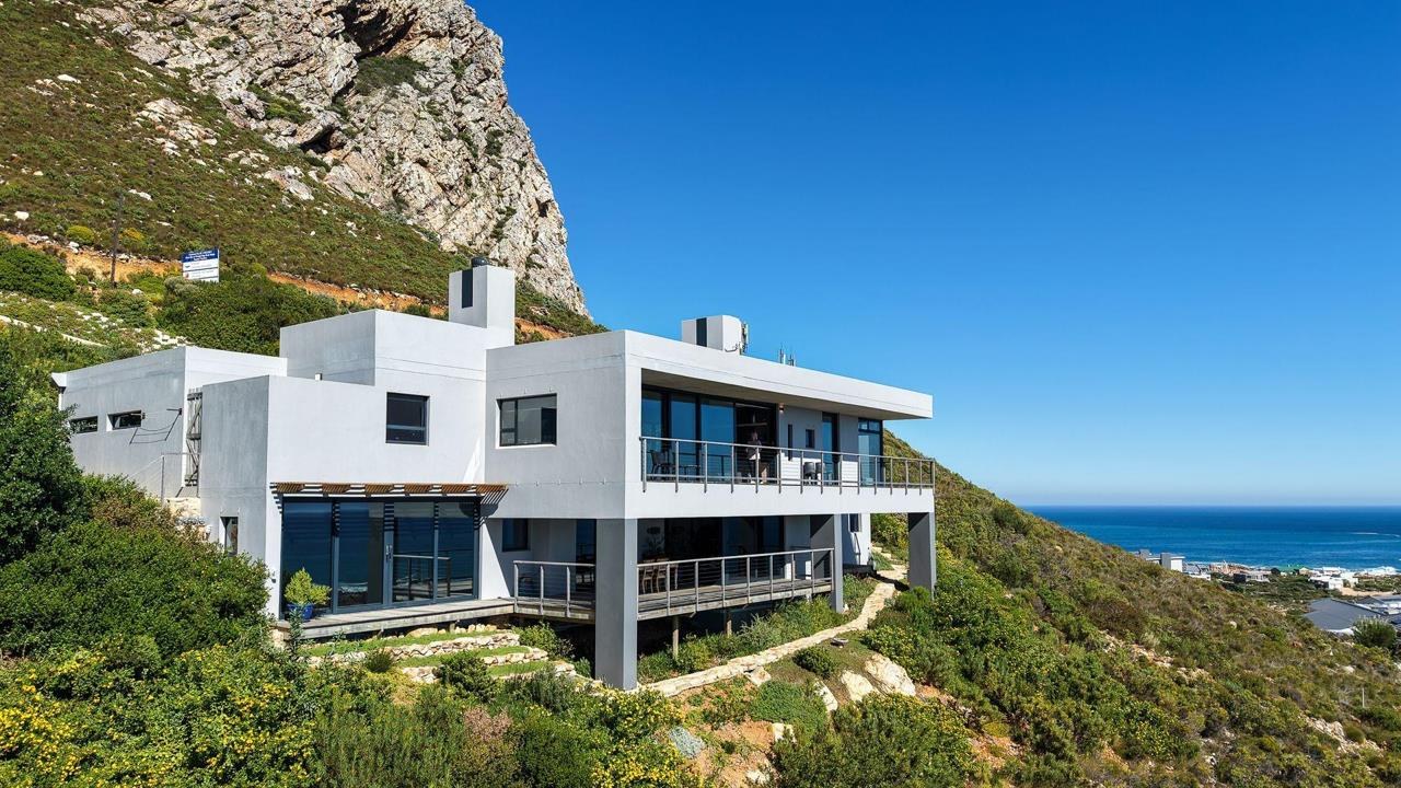 4 Bedroom House for Sale in Rooi Els