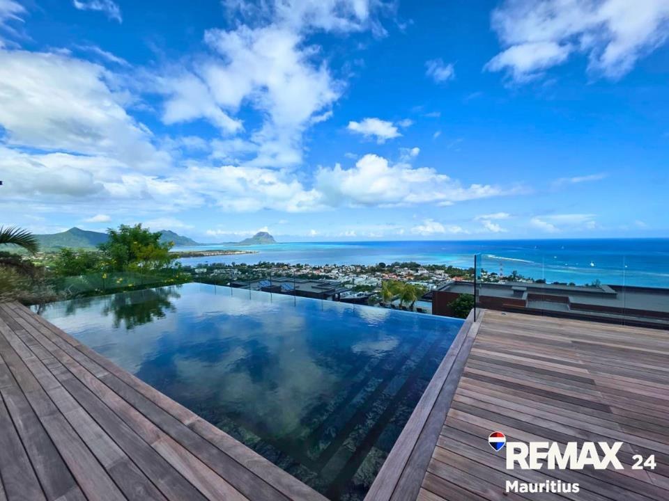 5 Bedroom House for Sale in Tamarin