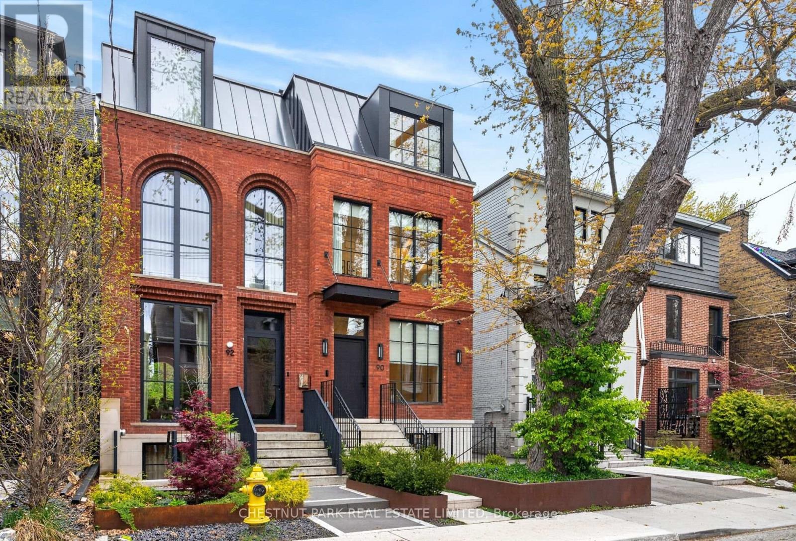90 Macpherson Avenue