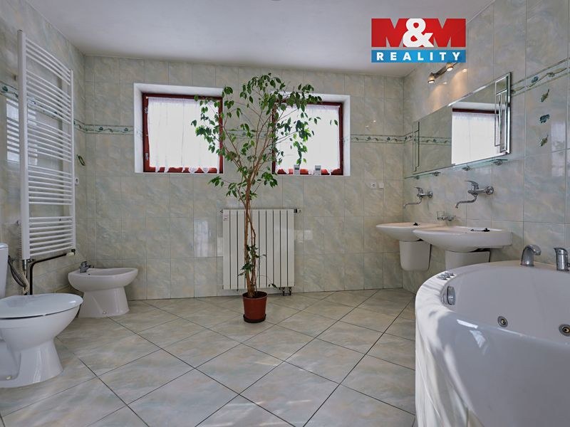 For sale family house 407 m², property 574 m²