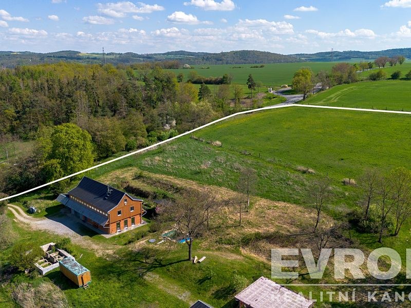 For sale family house 260 m², property 70485 m²