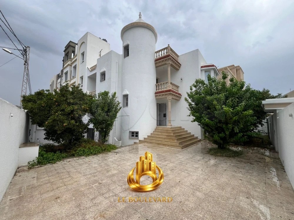 A Vendre Villa Duplex S+5 Avec Jardin à Cité El Riadh, Nabeul