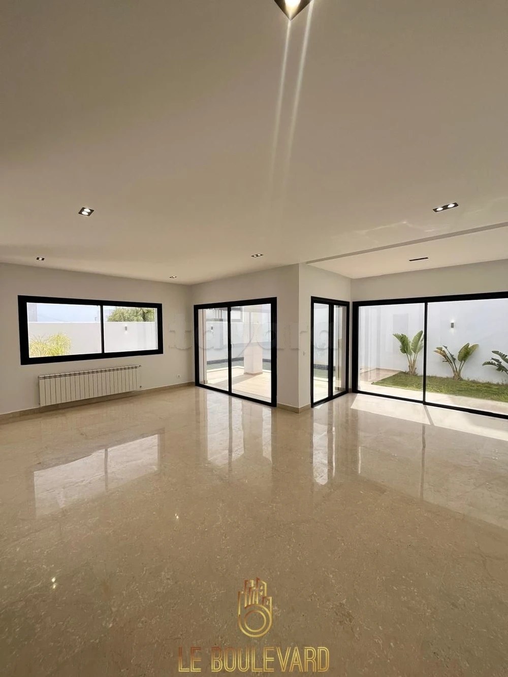 A Vendre Villa Triplex S+4 Jamais Habitée avec Piscine à Hammamet Nord