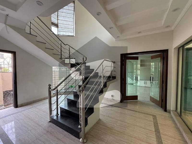 Elegant 2 Kanal House with Big Parking