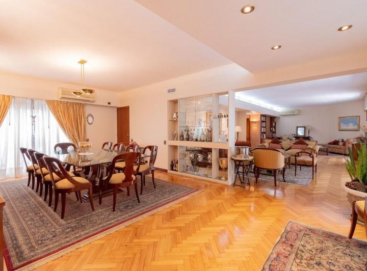 Venta 5 Ambientes, Esquina, con Cochera Recoleta